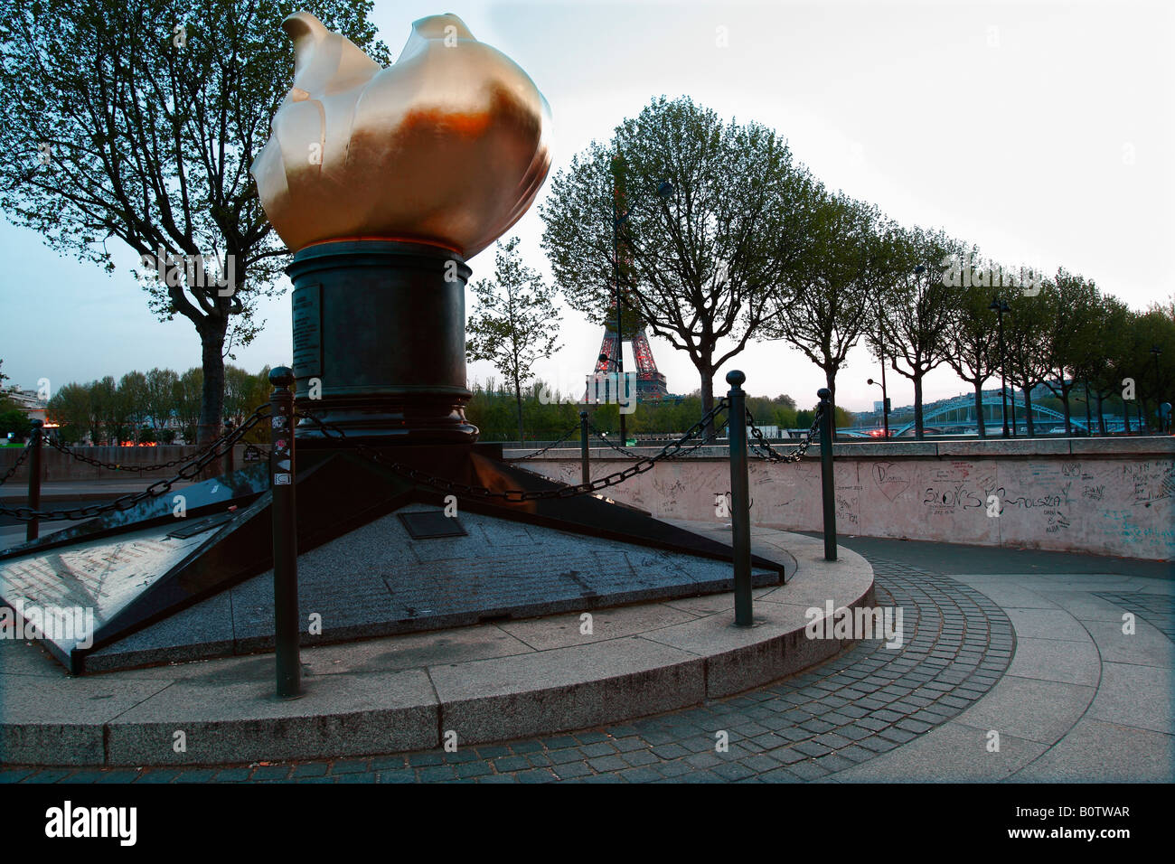 La fiamma della libertà, Pont De L'Alma. Parigi Francia. Non ufficiali è il memoriale di Diana, principessa di Galles. Foto Stock