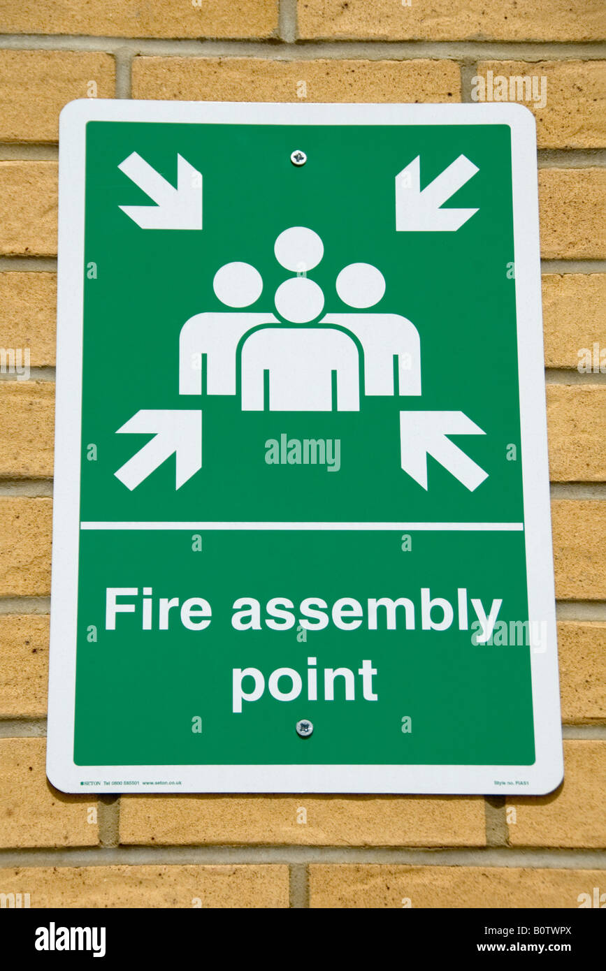Punto di raduno in caso di incendio segno, Whittington Hospital, Archway, London, England, Regno Unito Foto Stock