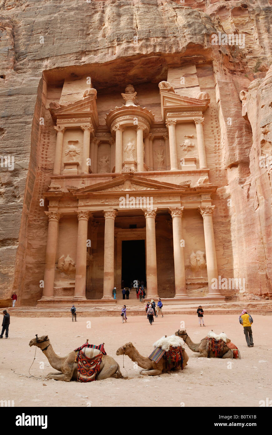 AL TESORO KHAZNEH Nabataean antica città Petra Giordania Arabia, cammelli davanti Foto Stock