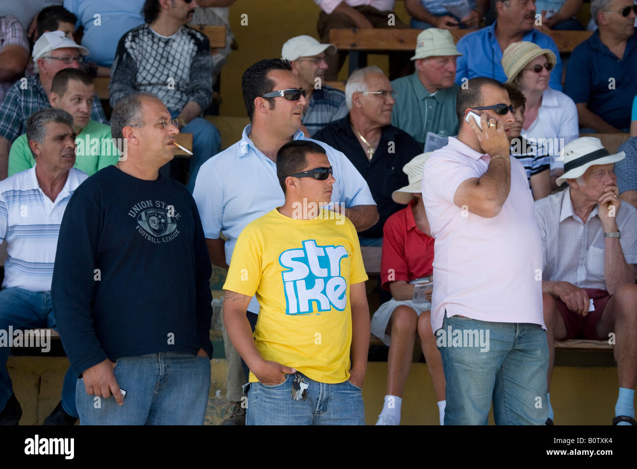 Folla a Malta Horse Racing via Marsa Malta Foto Stock