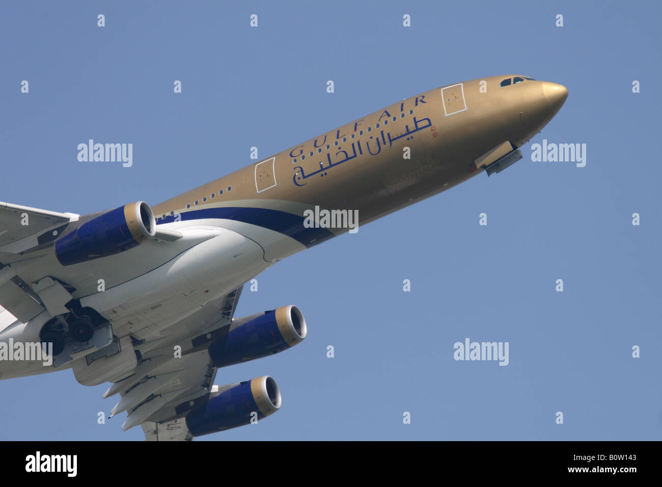Gulf Air Airbus A340 aereo jet in decollo partenza prese volanti 2008 Foto Stock