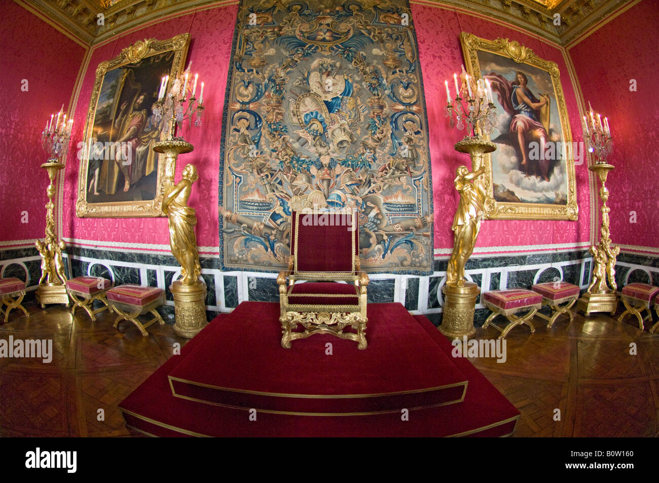 Ampio angolo di foto del salone di Apollo o Salon d'Apollon nel Palazzo di Versailles o Château de Versailles. Francia Foto Stock