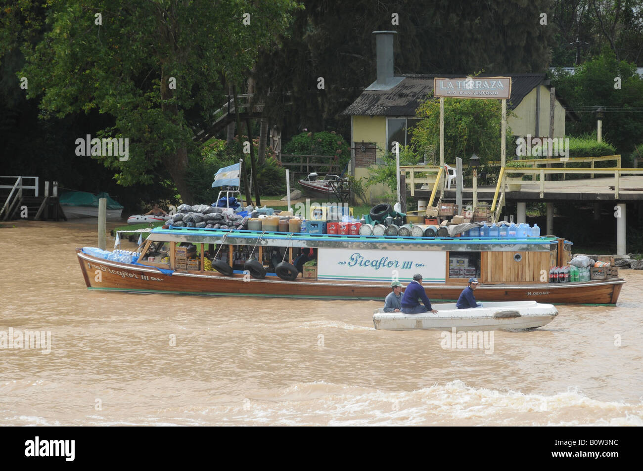 Inter-isola barca taxi, Tigre delta, Argentina Foto Stock