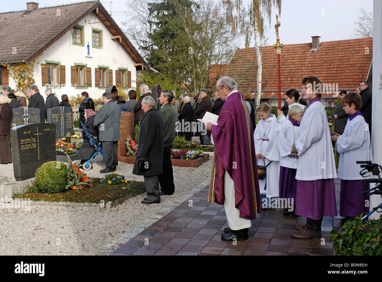 Solennità di Tutti i Santi, Gelting cimitero della città di Geretsried, Alta Baviera, Germania, Europa Foto Stock
