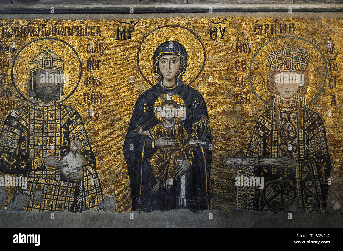 Mosaico bizantino della Vergine Maria con il bambino Gesù in Hagia Sophia, Istanbul, Turchia Foto Stock