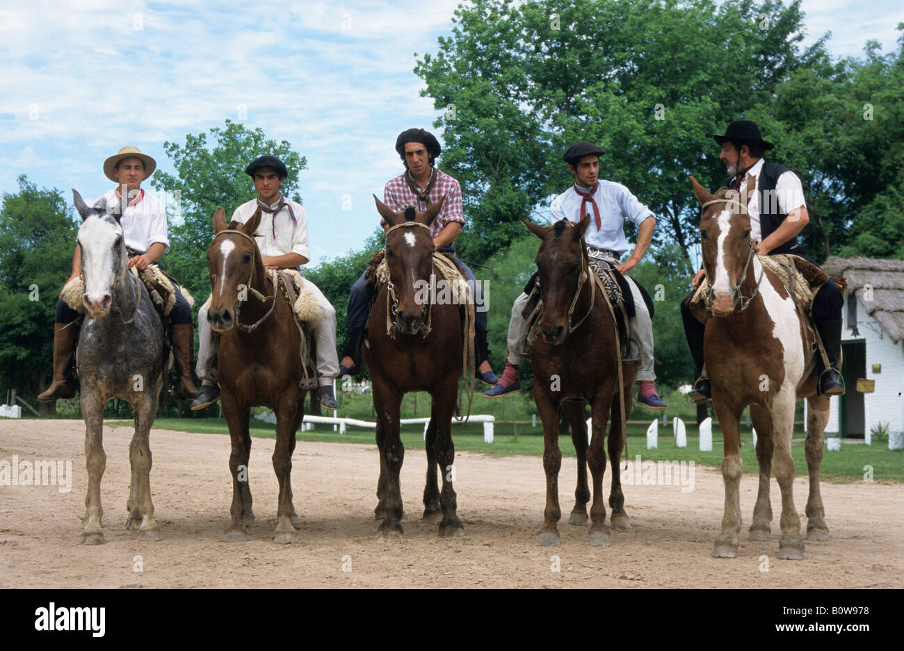 Gauchos o cowboy argentino ad una estancia, ranch vicino a San Antonio de Areco, Provincia di Buenos Aires, Argentina Foto Stock