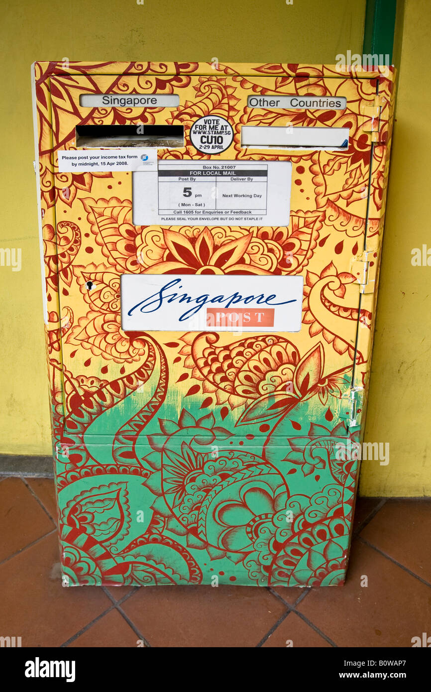 Postbox, cassetta postale in Little India, quartiere indiano di Singapore, Sud-est asiatico Foto Stock