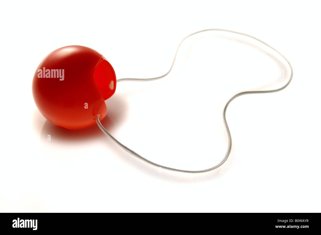 Naso rosso, parte di un clown costume, con fascia di gomma Foto Stock