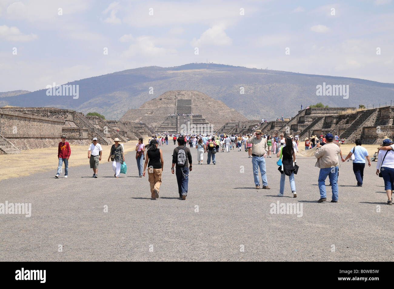 Piramide della Luna, Calzada de los Muertos, Avenue of the Dead, Teotihuacan, Messico, Nord America Foto Stock