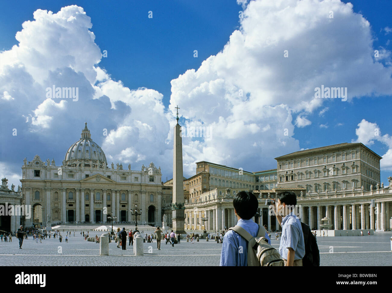 La Basilica di San Pietro, cattedrale, Palazzi Vaticani, Piazza San Pietro, Roma, Lazio, Italia Foto Stock
