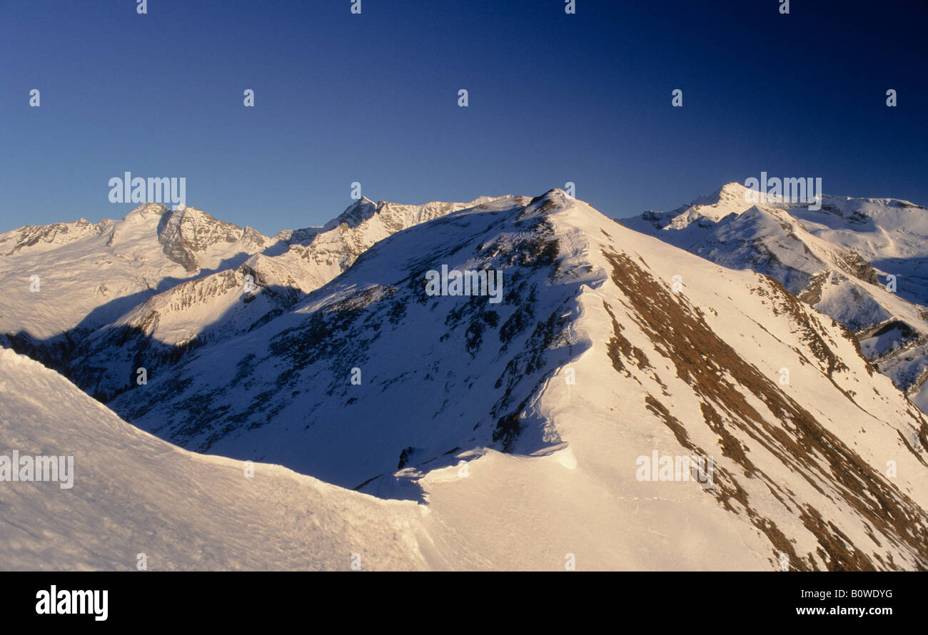 Snow ridge, cornicione Alpi di Tux, Tirolo, Austria, Europa Foto Stock