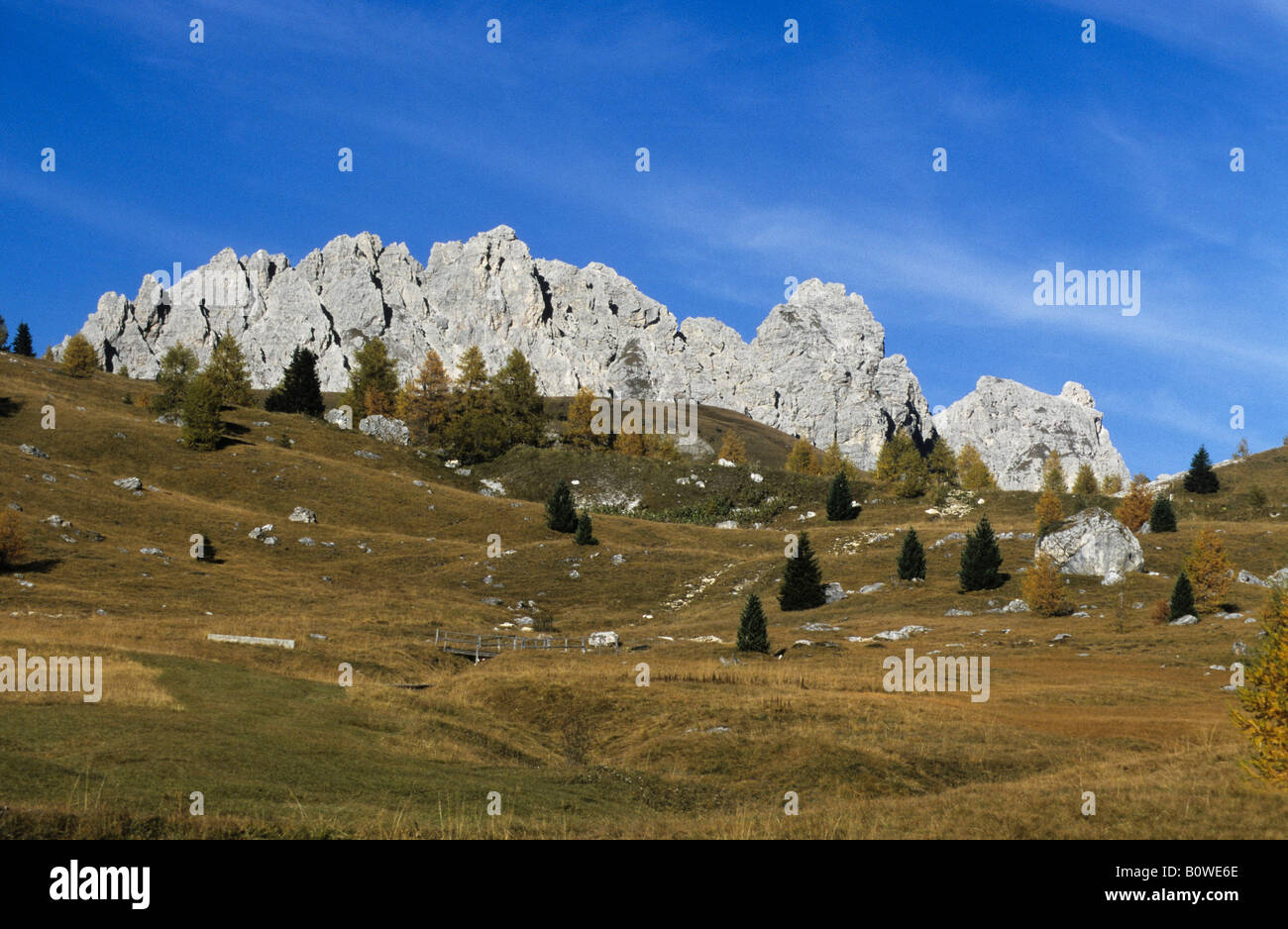 Groedener Joch, Groeden Mountain Pass in autunno, Dolomiti, Provincia di Bolzano, Italia, Europa Foto Stock