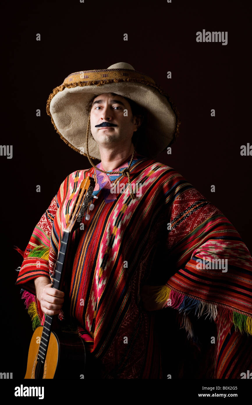 Stereotipato uomo messicano con una chitarra Foto Stock