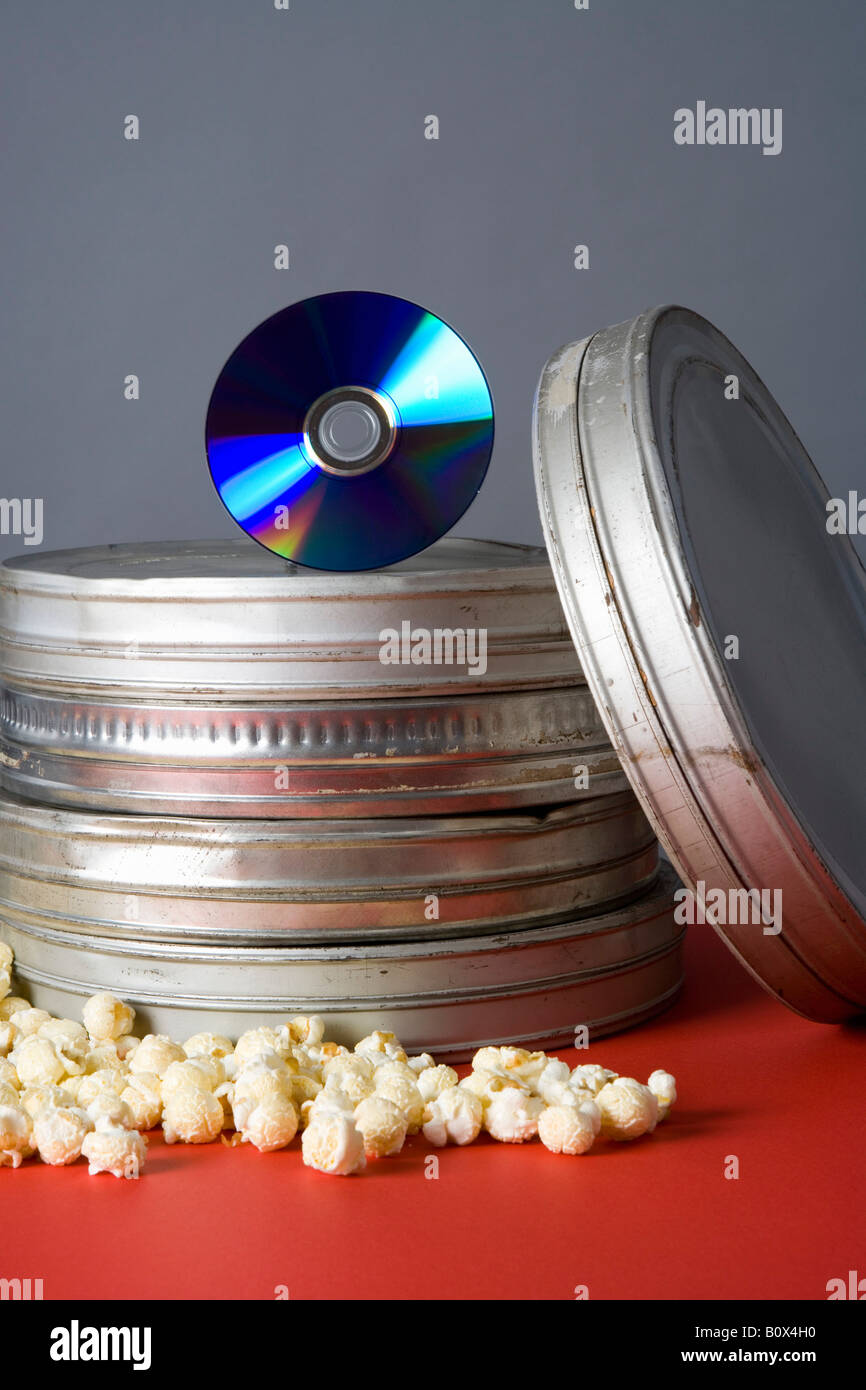 Bobine di pellicola, popcorn e un CD-Rom Foto Stock