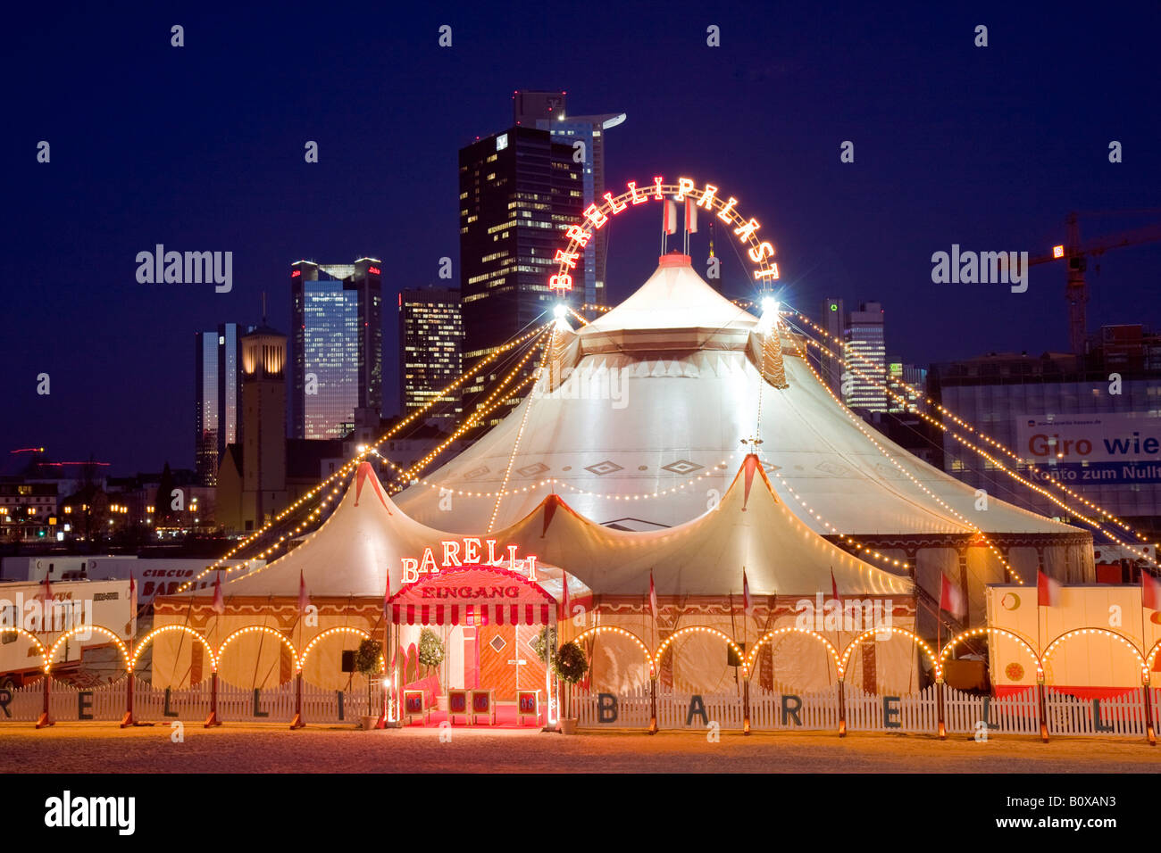 Tenda del circo di notte, Germania, Hesse, Francoforte Foto Stock
