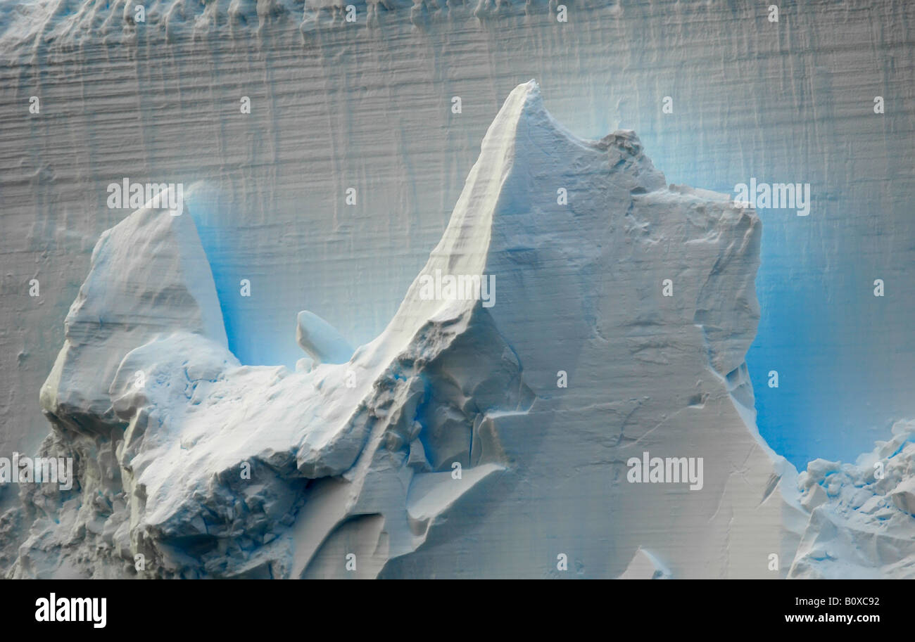 Riflessi blu su iceberg, Antartide, Suedpolarmeer Foto Stock