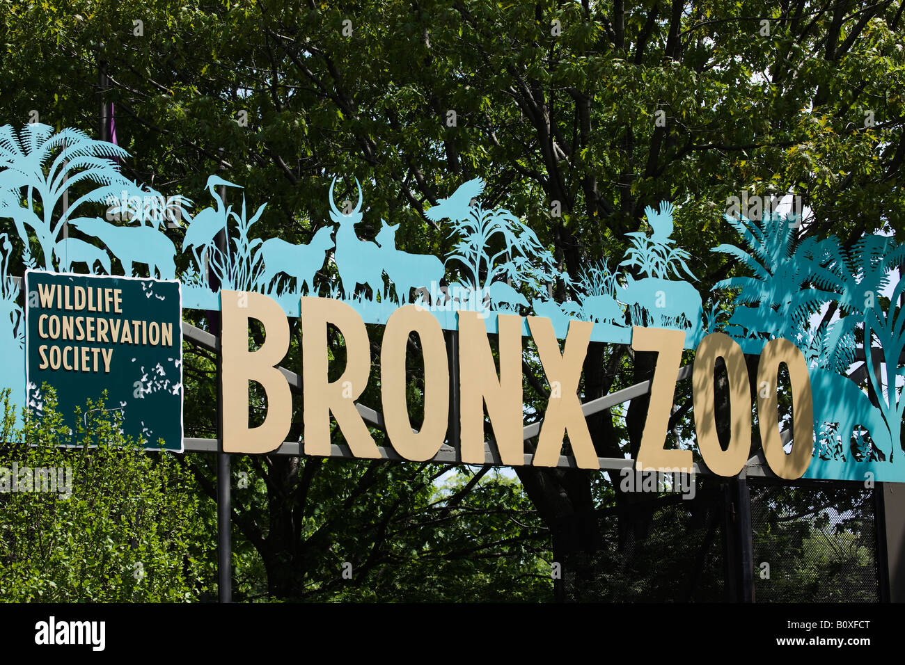 Digital Signage sopra l'ingresso per il Bronx Zoo di New York STATI UNITI D'AMERICA Foto Stock