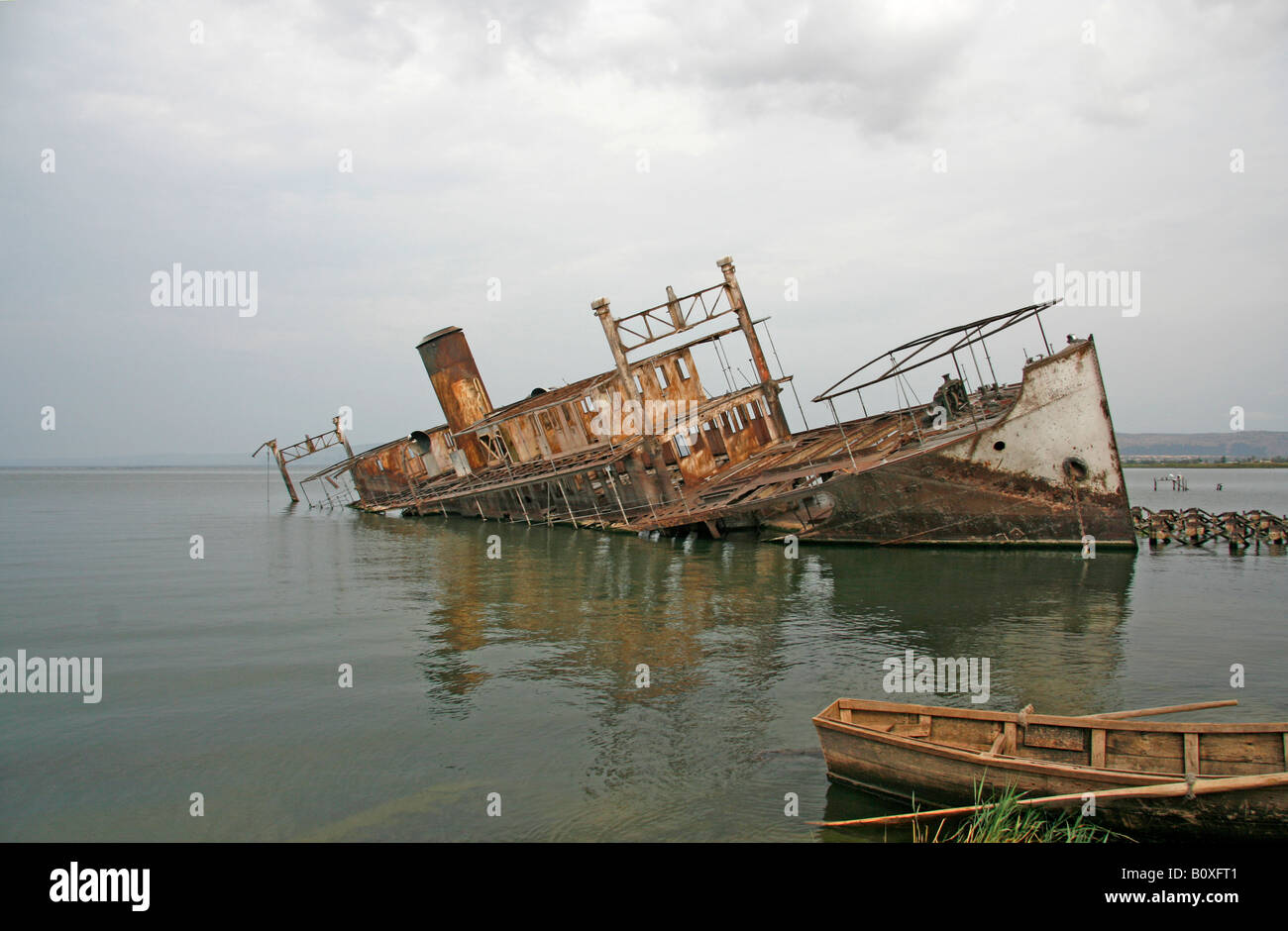 Il relitto della nave a vapore Robert Coryndon a Butiaba porta sul lago Albert, Uganda occidentale Foto Stock