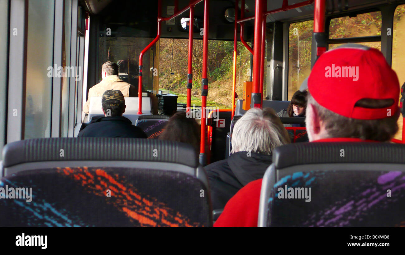 Commuter in bus di transito Foto Stock