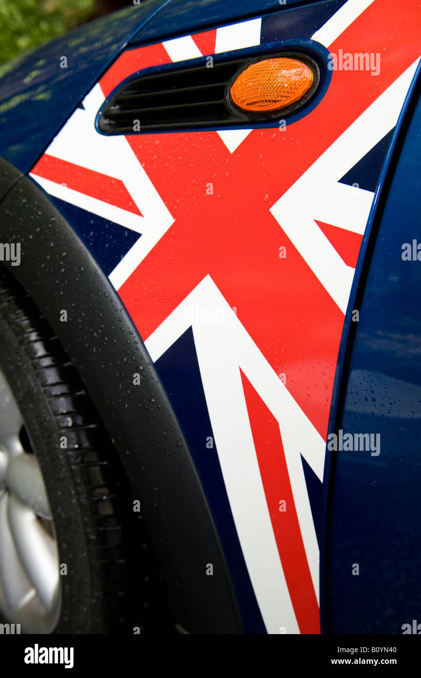 MINI Cooper con union jack flag sul parafango anteriore Foto Stock