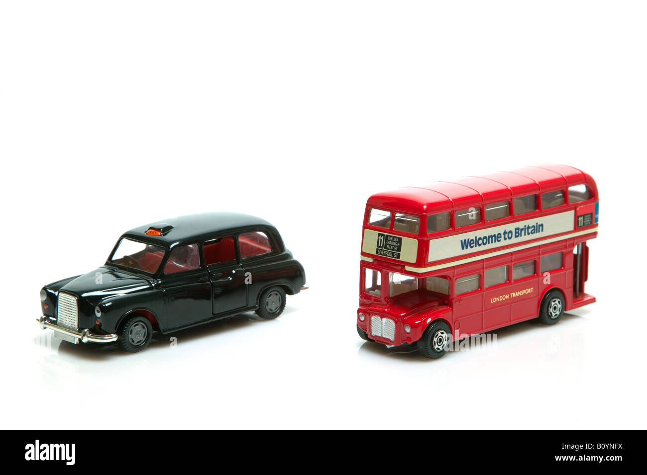 Londra Taxi e bus rosso a due piani giocattoli isolato su uno sfondo bianco Foto Stock