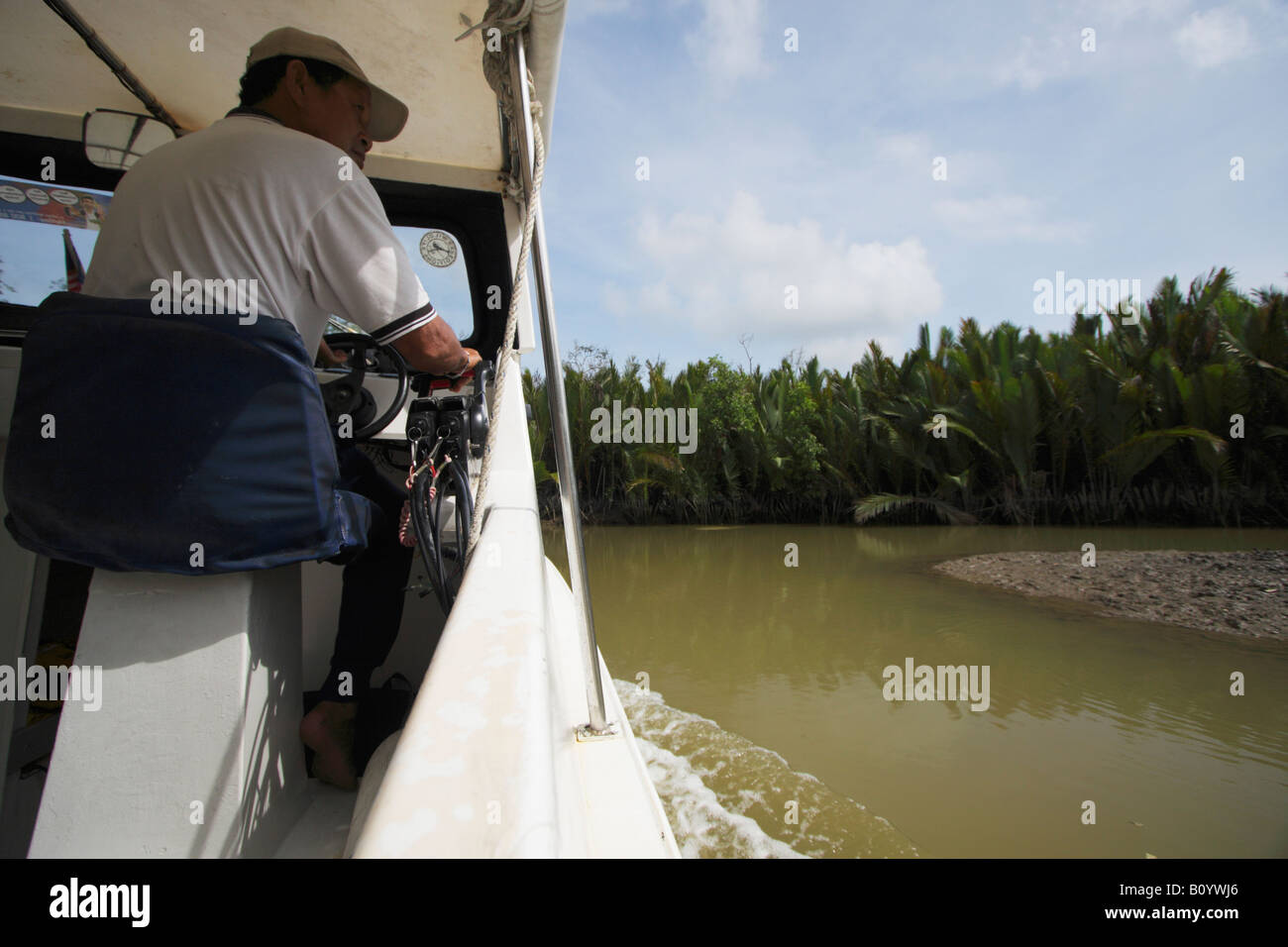 Gita in barca lungo la giungla estuario, Sabah Malaysian Borneo Foto Stock