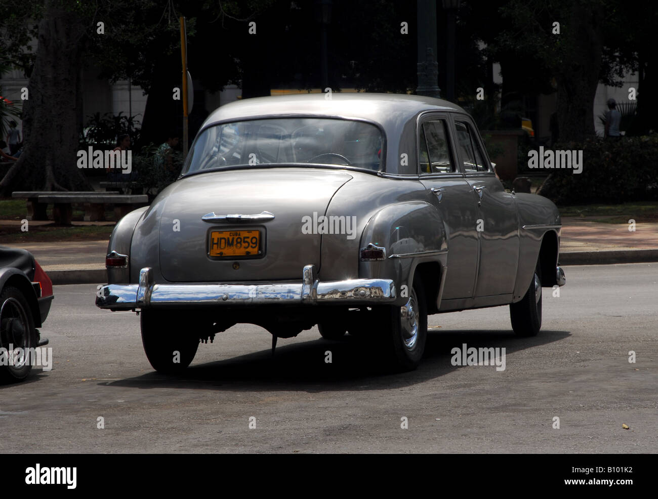 Classico americano auto per le strade di La Habana, dove 50 anno le auto vecchie sono ancora in uso quotidiano Foto Stock