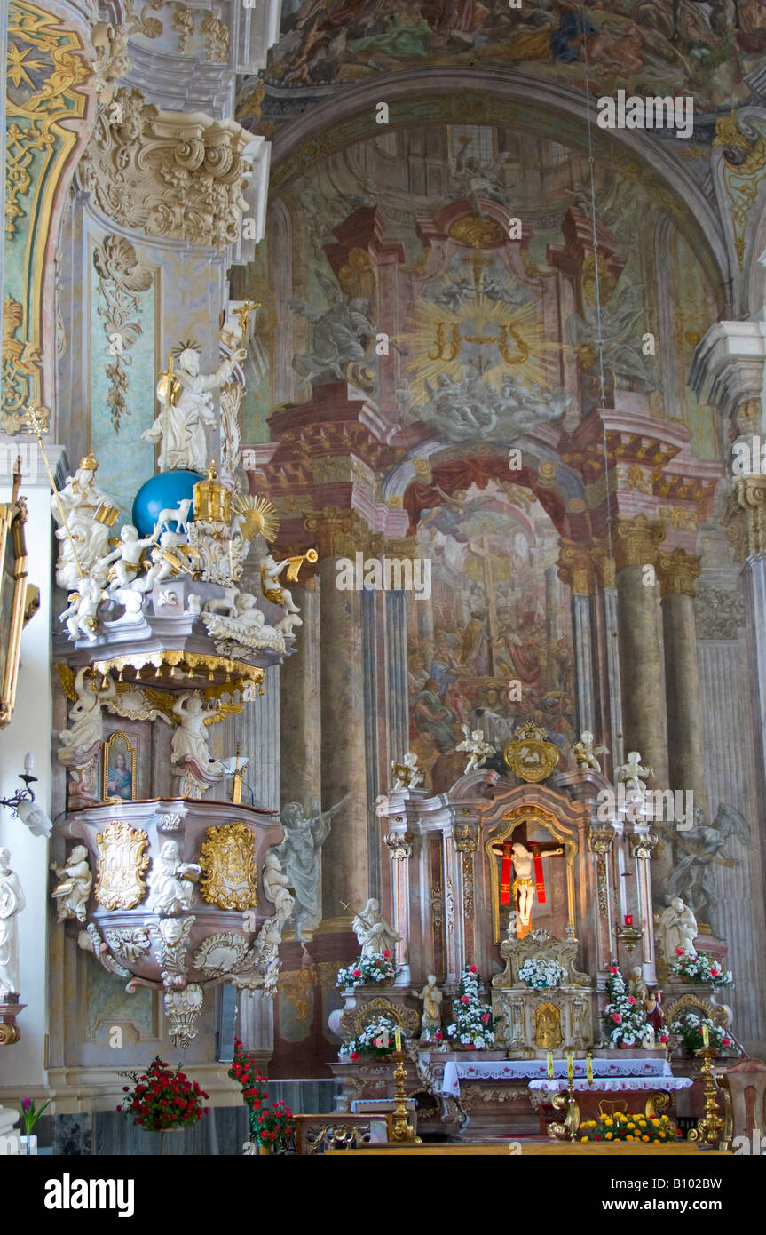 Brzeg, Slesia, Polonia. Chiesa barocca di Santa Croce (Gesuita 1734-45 in Plac Zamkowy) interni con pulpito Foto Stock