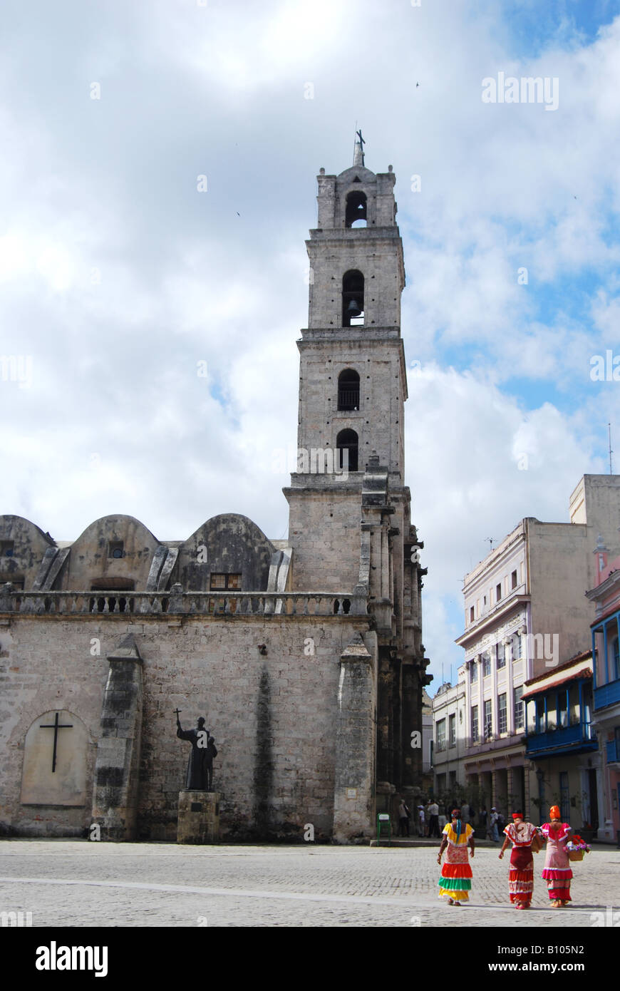 La Iglesia y Monasteio de San Francisco de Asis nella Plaza con lo stesso nome nella Habana Vieja Foto Stock