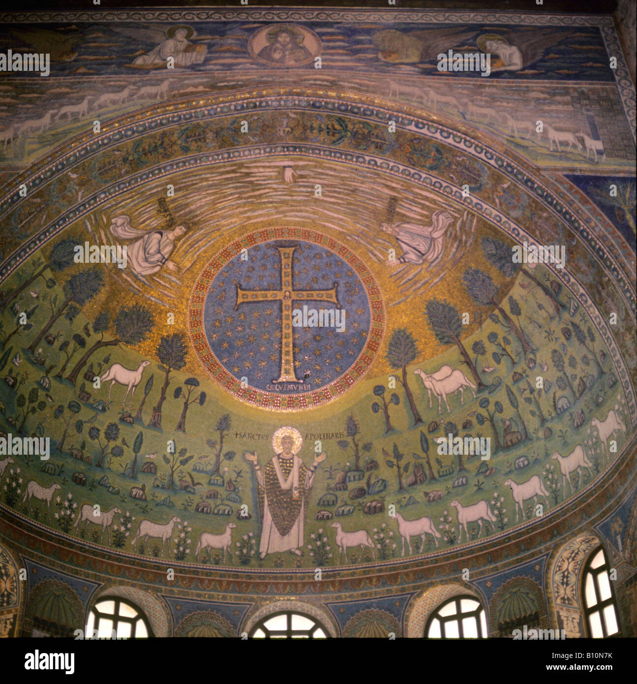 Sant'Apollinare in Classe. Ravenna. St Apollinaire in classe. Vi secolo a. Italia Foto Stock