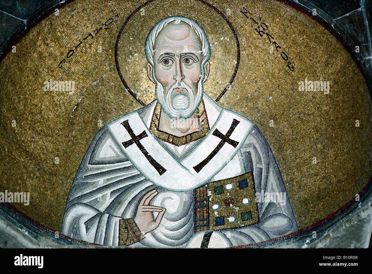 St Nicholas. Xi secolo. Mosaico bizantino. Hosias Loukas Monastero, Grecia Foto Stock