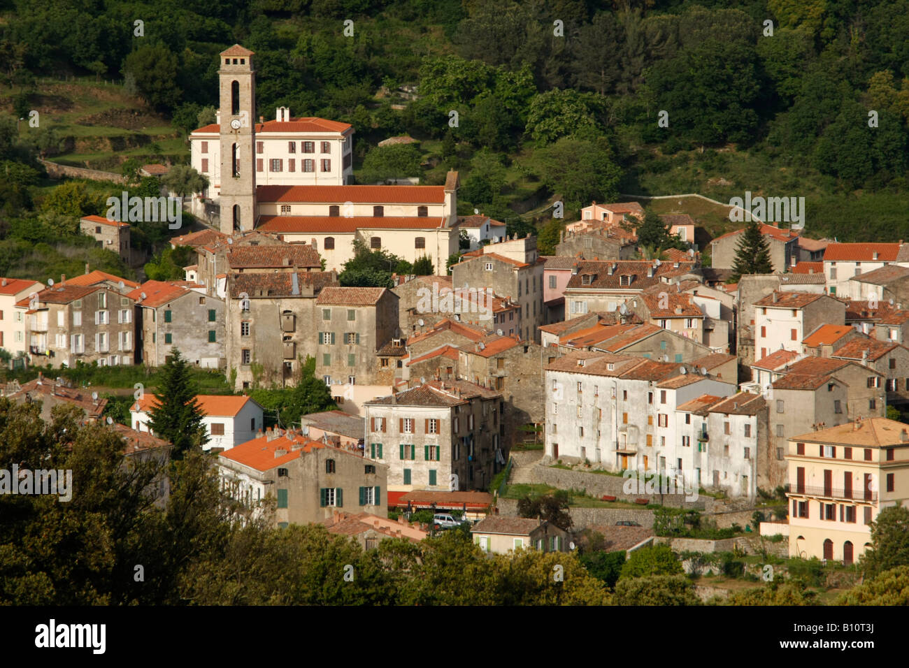 Il villaggio di montagna di Vico sulla Corsica Francia Foto Stock