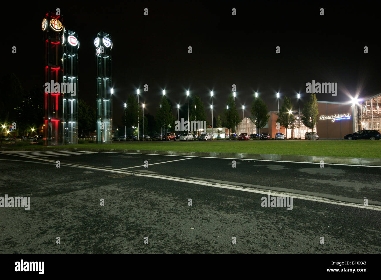 Fiat Motor Village showroom. Corso Orbassano, Torino, Italia. Foto Stock