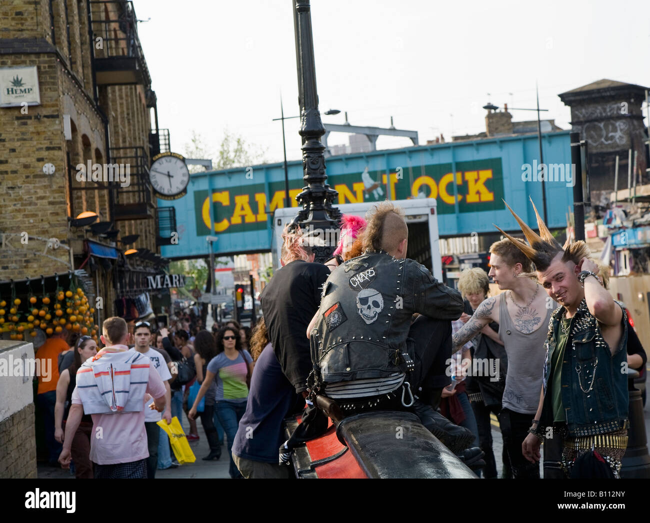 Punk-rock in Camden Lock, Londra, Inghilterra Foto Stock
