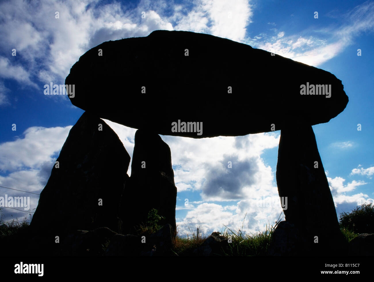 Ballykeel Dolmen, Slieve Gullion, nella contea di Armagh, Irlanda Foto Stock