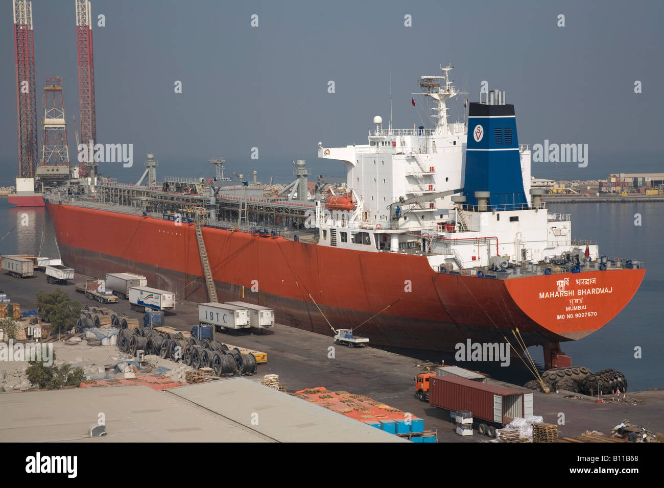 Gas liquefatto Carrier (GPL) Nave al Porto di Khalid Emirati Arabi Uniti Medio Oriente Foto Stock