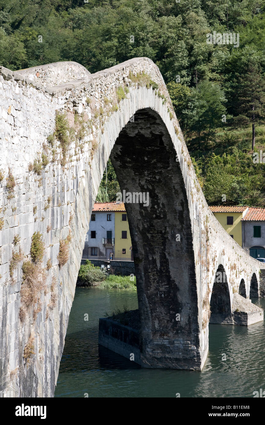 Borgo a Mozzano, Ponte della Maddalena, 'Pilgerbrücke ''Ponte del Diavolo'' über den Fluß Serchio' Foto Stock