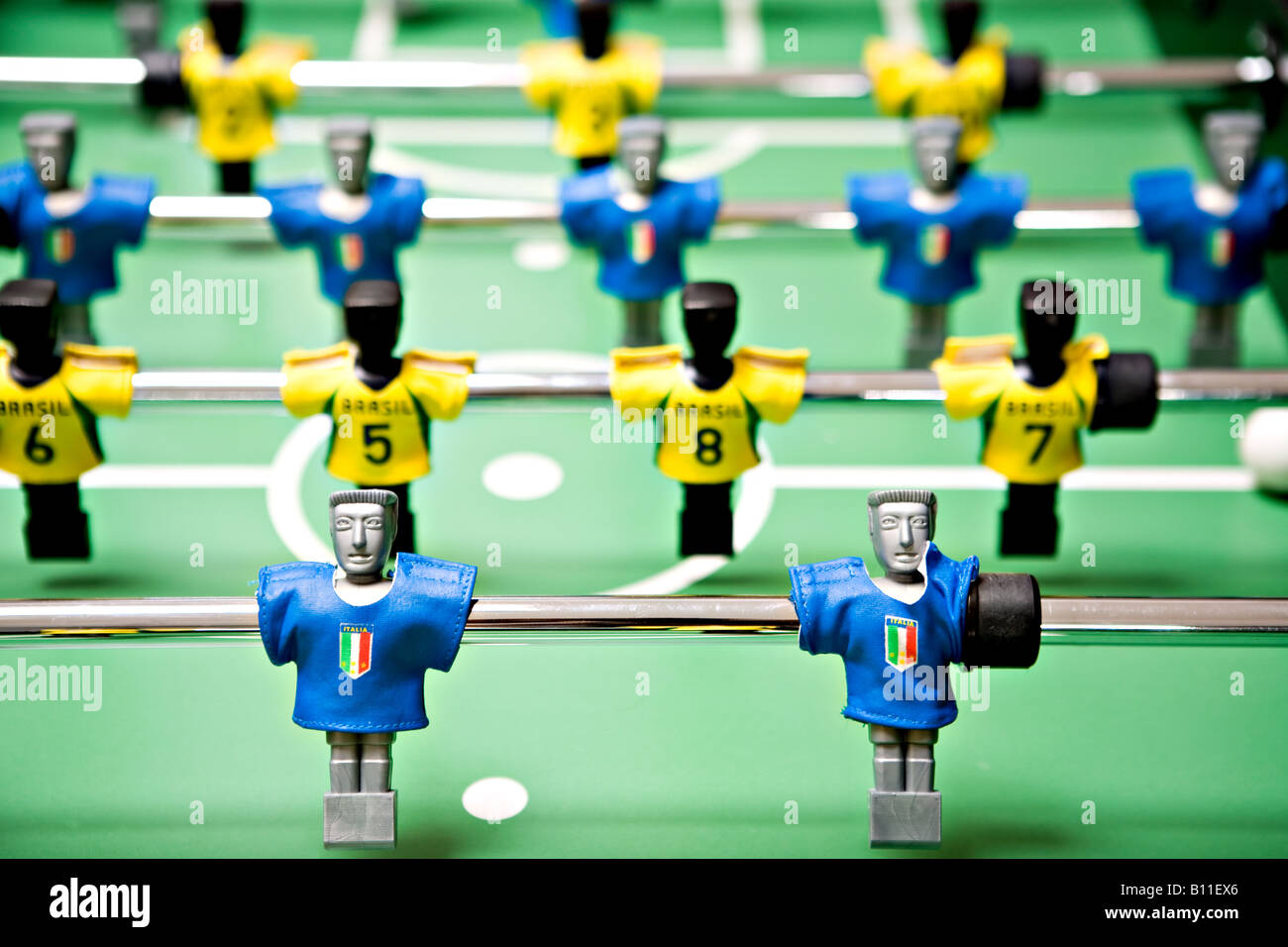 Toy figure di plastica dei giocatori di calcio da vicino Foto Stock