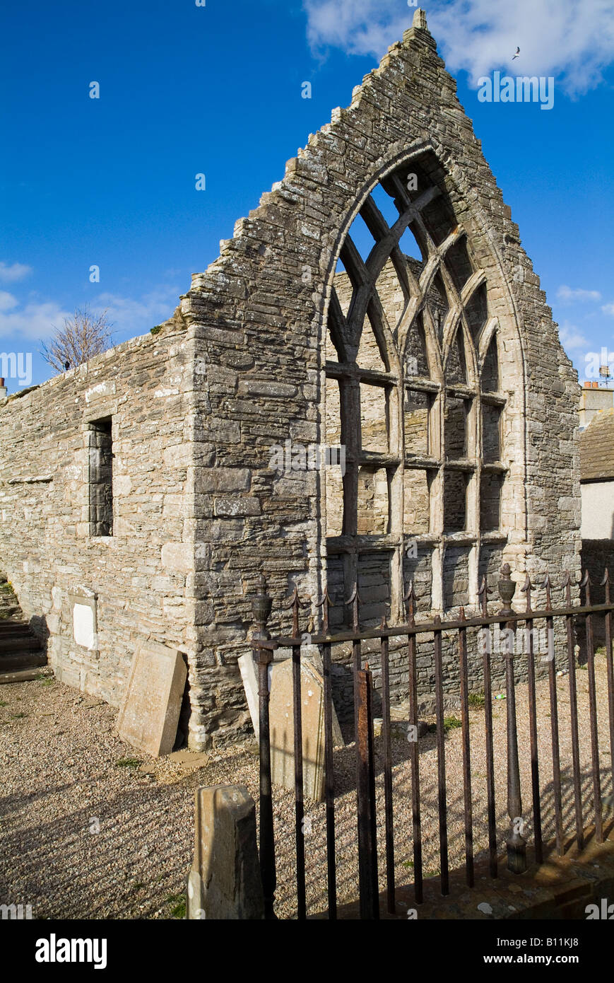 Dh chiesa di St Peters THURSO Caithness in Scozia rovine della vecchia St Peters kirk edificio abbandonato Foto Stock