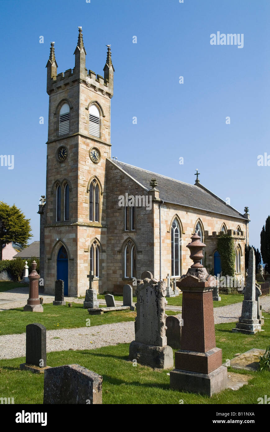 Dh ROSEMARKIE ROSS CROMARTY Chiesa di Scozia kirk e cimitero di pietre tombali Foto Stock