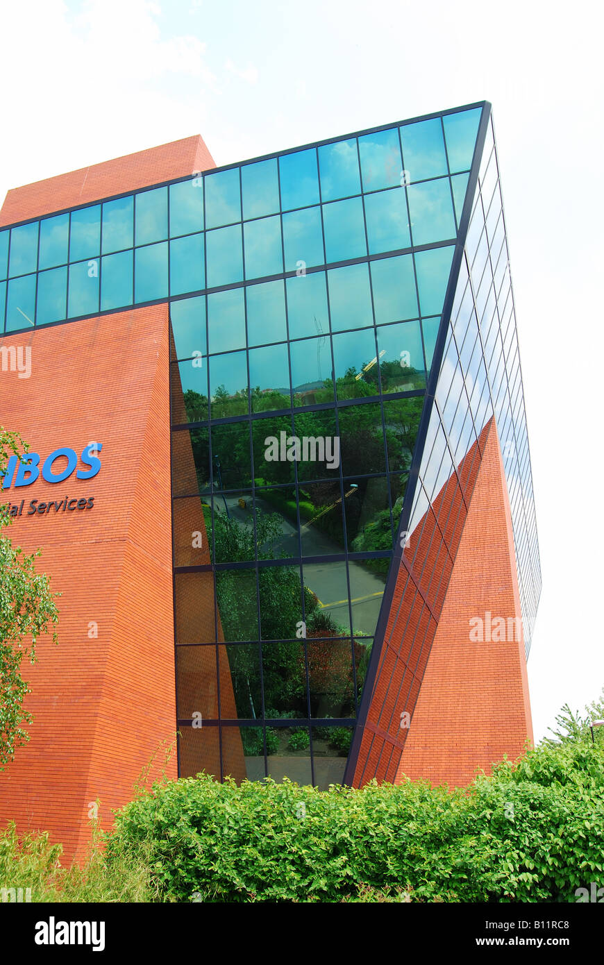 HBOS Financial Services, il 'Blue Leanie' Office Block, Walton Street, Aylesbury, Buckinghamshire, Inghilterra, Regno Unito Foto Stock