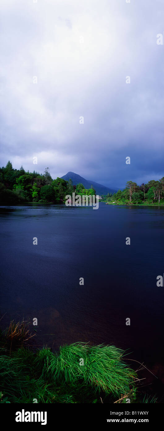 Co Galway, Connemara, Ballynahinch Lago e il Twelve Bens, Irlanda Foto Stock