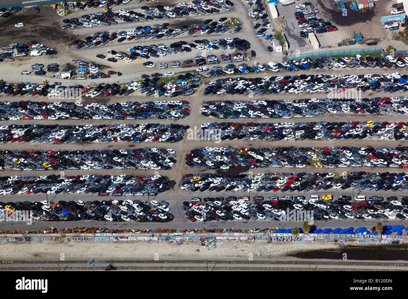 Vista aerea sopra Los Angeles automobile junkyard Foto Stock