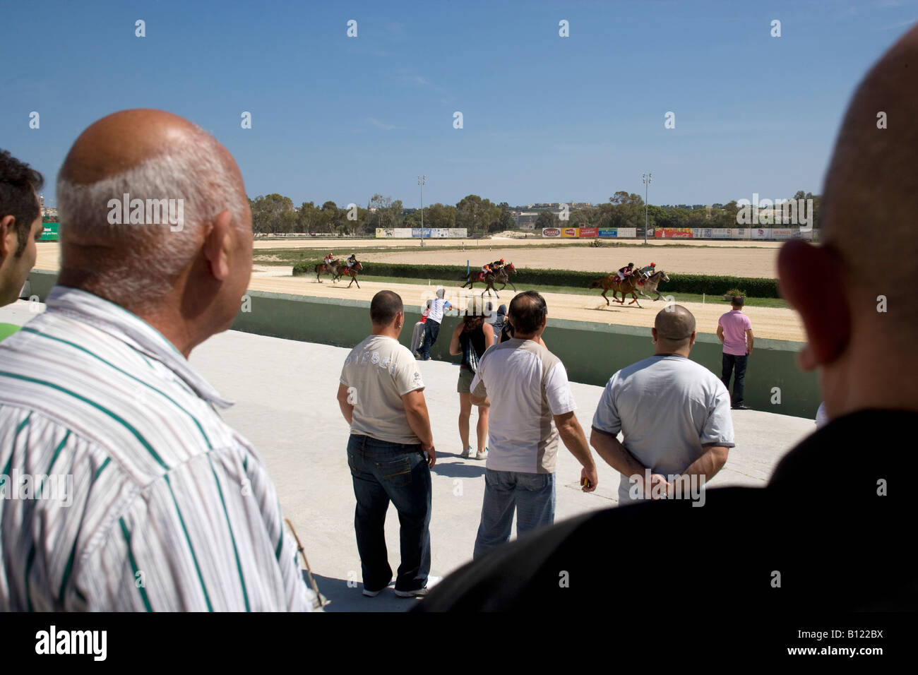 Spettatori Horse Racing via Marsa Malta Valletta Foto Stock