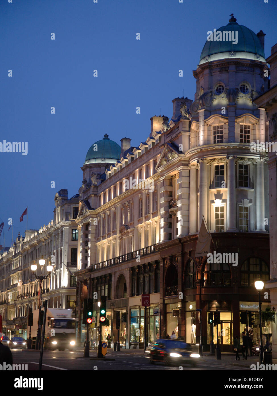 Regno Unito Gran Bretagna Inghilterra Londra Regent Street di notte Foto Stock