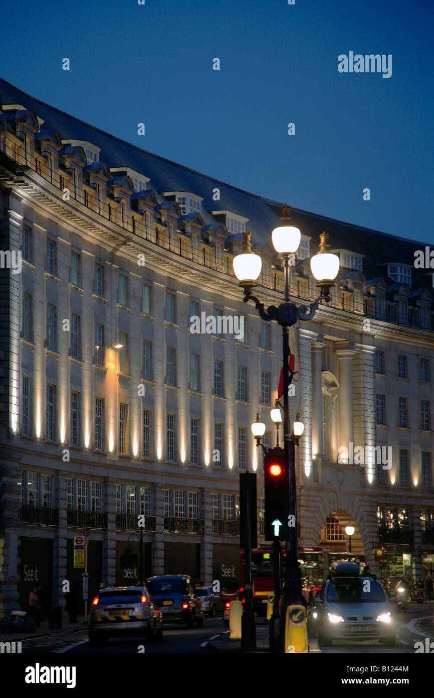 Regno Unito Gran Bretagna Inghilterra Londra Regent Street di notte Foto Stock