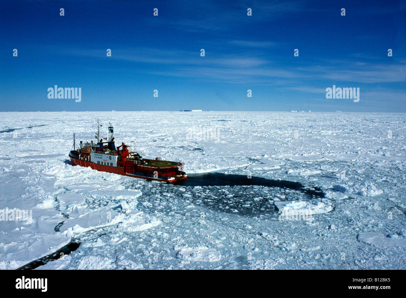 Vista aerea ,aerien,aereo,vue aerienne ,rompighiaccio francese l'astrolabio Terre Adelie Antartico alla base di Dumont d Urville Foto Stock