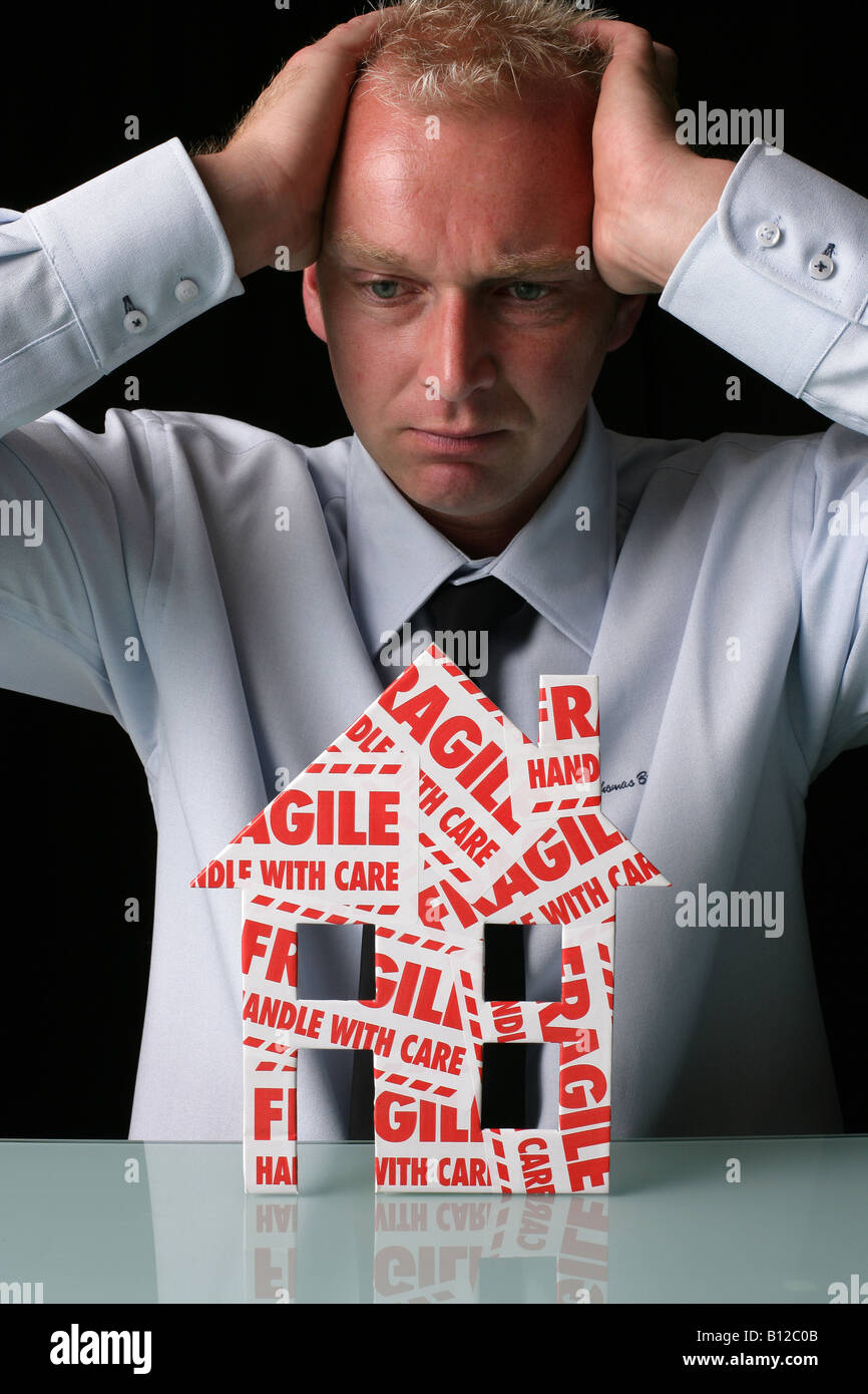 [L'elemento maschio 35 prevede il negativo del mercato immobiliare] Foto Stock