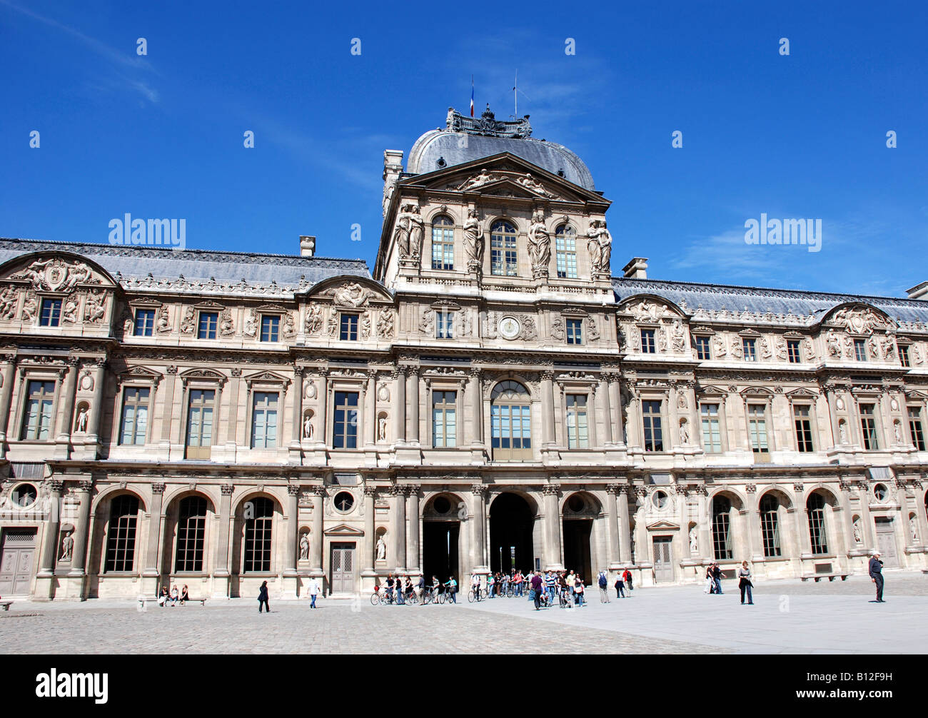 Il Louvre Paris Cour Carree cortile nel palazzo originale Foto Stock