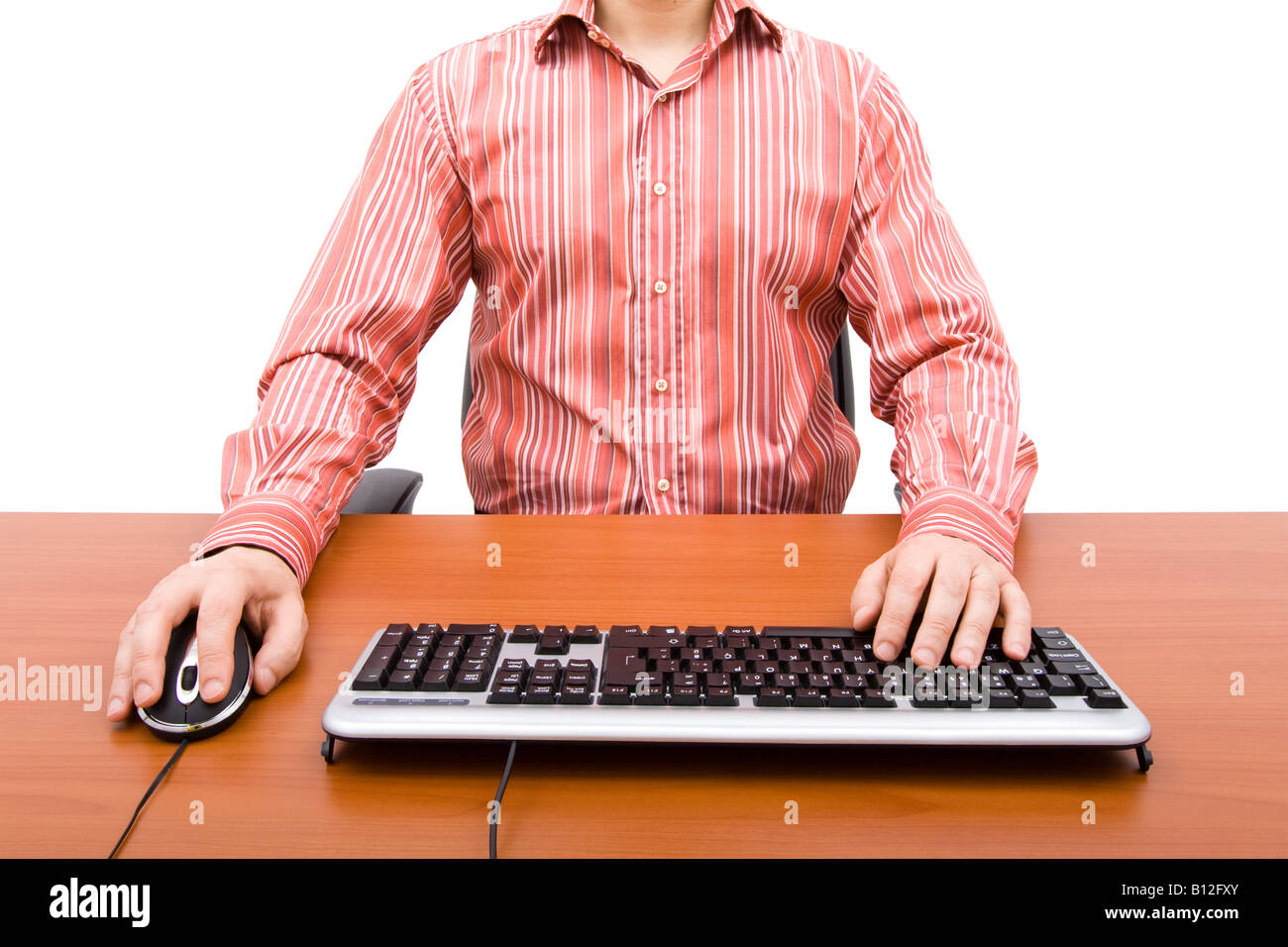 Man digitando la tastiera del computer e utilizzando un mouse Foto Stock